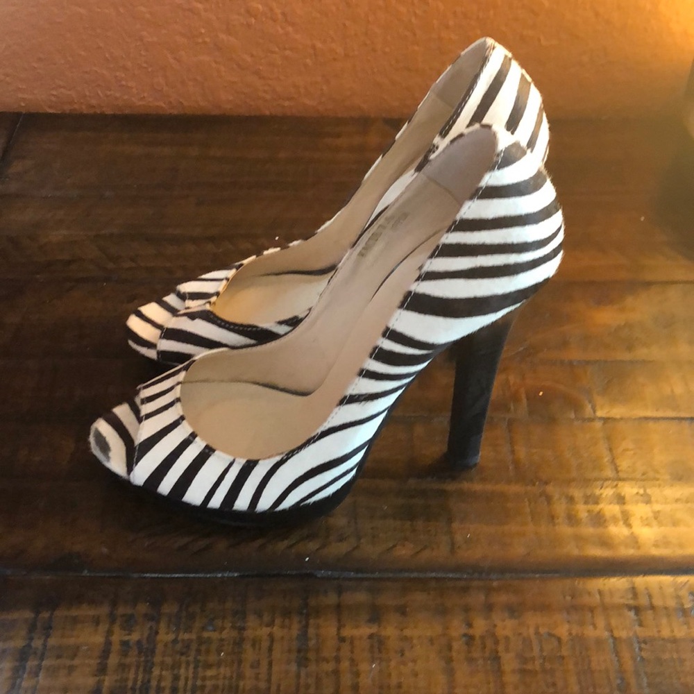 Shoes - Picture 2 of 5